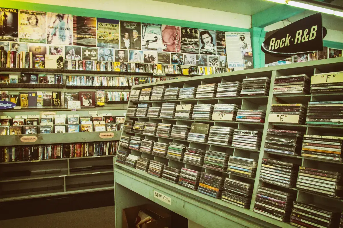 What is an expert Music Store Assistant?