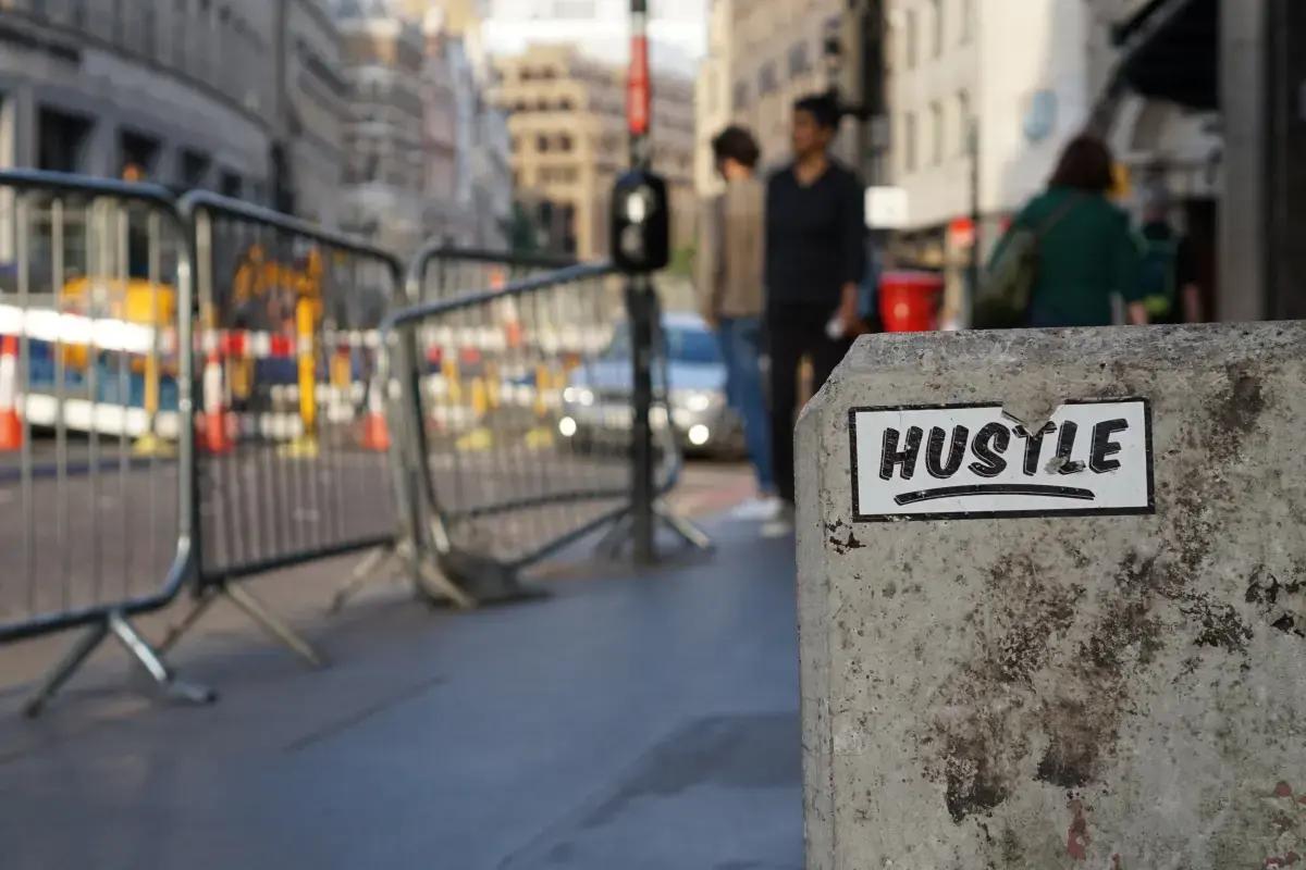 A Comprehensive Guide to The Side Hustle Image1