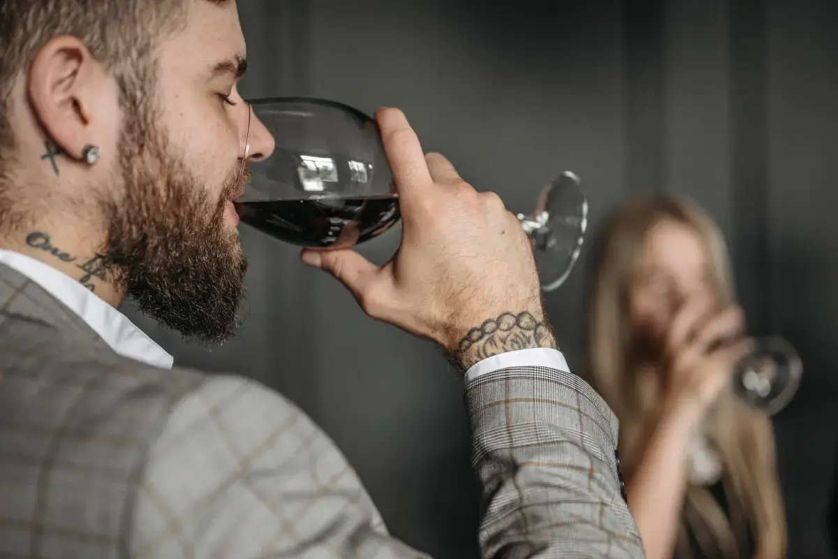What is an expert Sommelier?