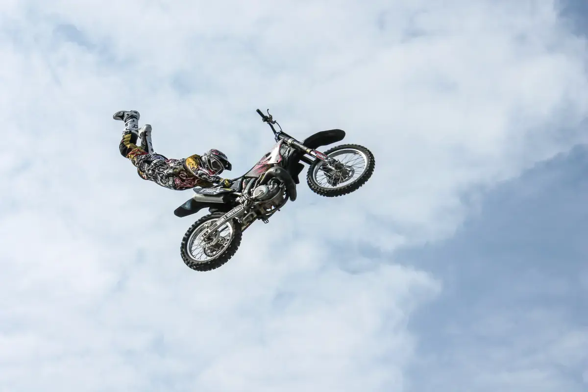 What is an expert Stunt Man?