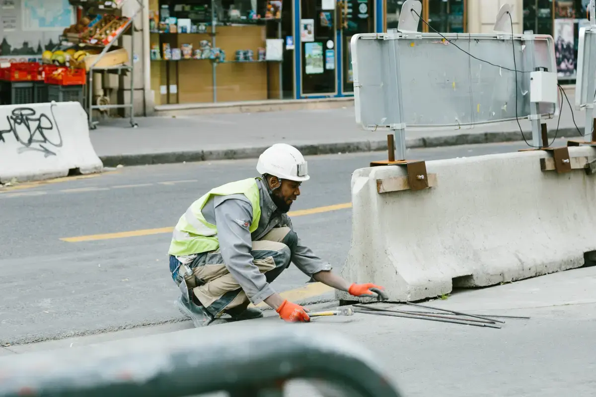 What is a Traffic Signal Worker?